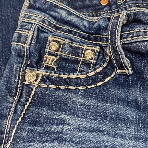 Miss me bootcut jeans. Kids size 8. Is missing one button on the patch. See pic - Picture 6 of 12